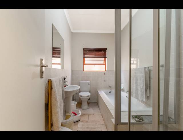 2 BEDROOM APARTMENT FOR SALE IN MAROELADAL